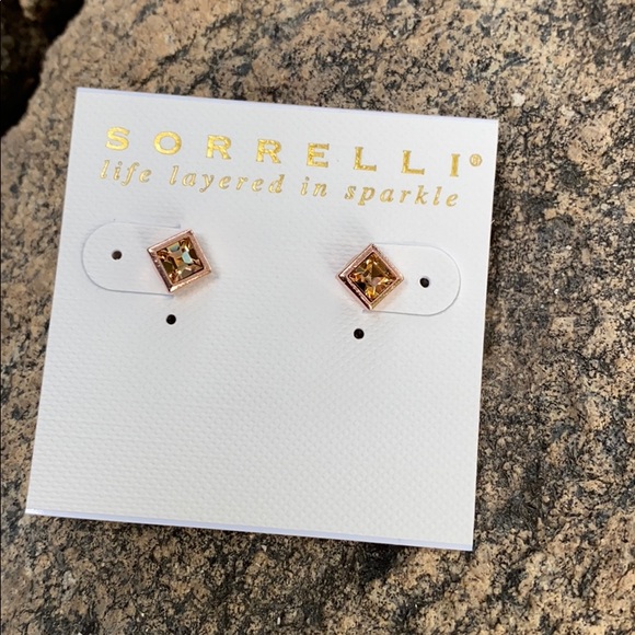 Sorrelli Rose Garden Rose Gold Stud Earrings NWT - Picture 3 of 6